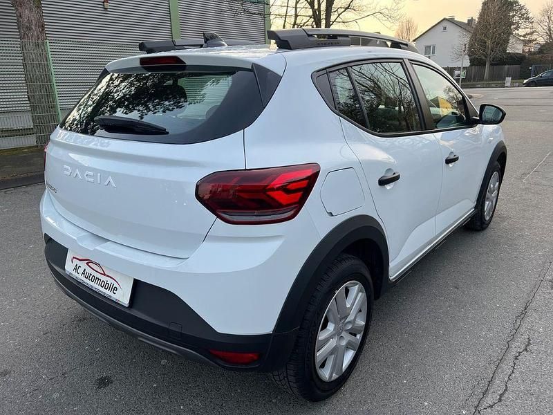 Gebraucht Dacia Sandero Essentiel 91 PS (66 kW) 2024 Weiß Limousine