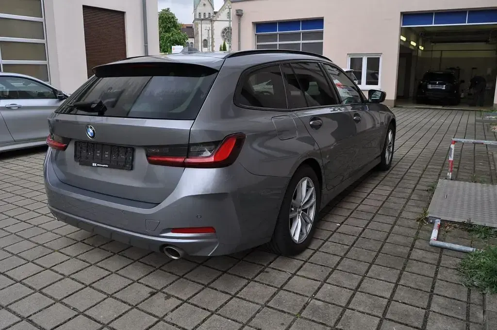 Używany BMW 318 156 KM (114 kW) 2024 Szary Kombi