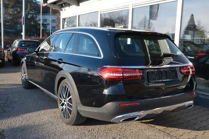 Używany Mercedes E400 Avantgarde 330 KM (242 kW) 2021 Czarny Sedan/Limuzyna