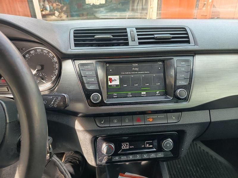 Gebraucht Skoda Fabia Joy 75 PS (55 kW) 2016 Weiß Kleinwagen