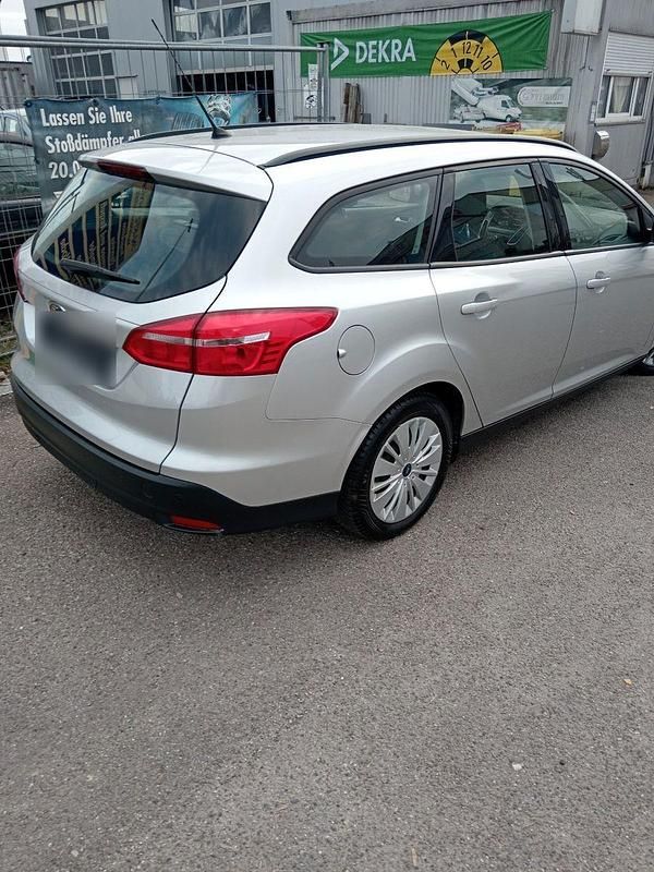 Gebraucht Ford Focus Trend 120 PS (88 kW) 2015 Silber Kombi