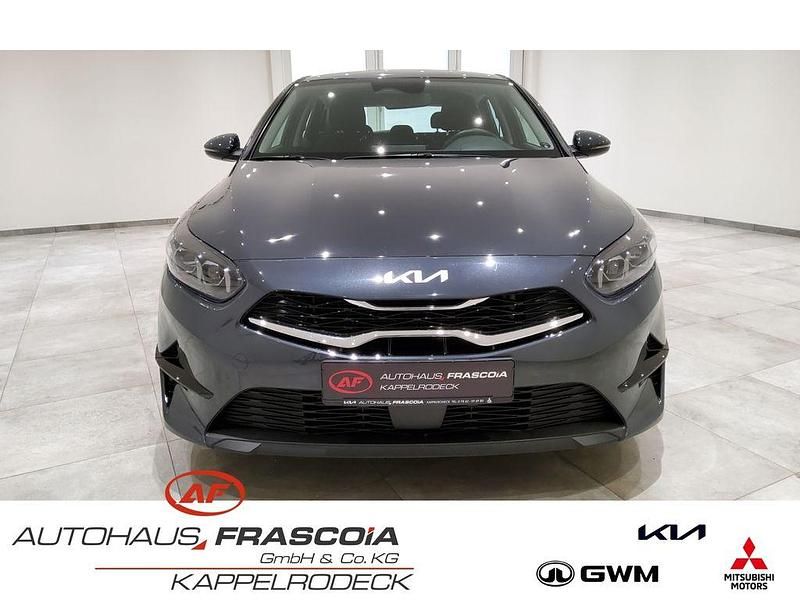 Gebraucht Kia Ceed Spirit 140 PS (102 kW) 2025 Grau Kleinwagen