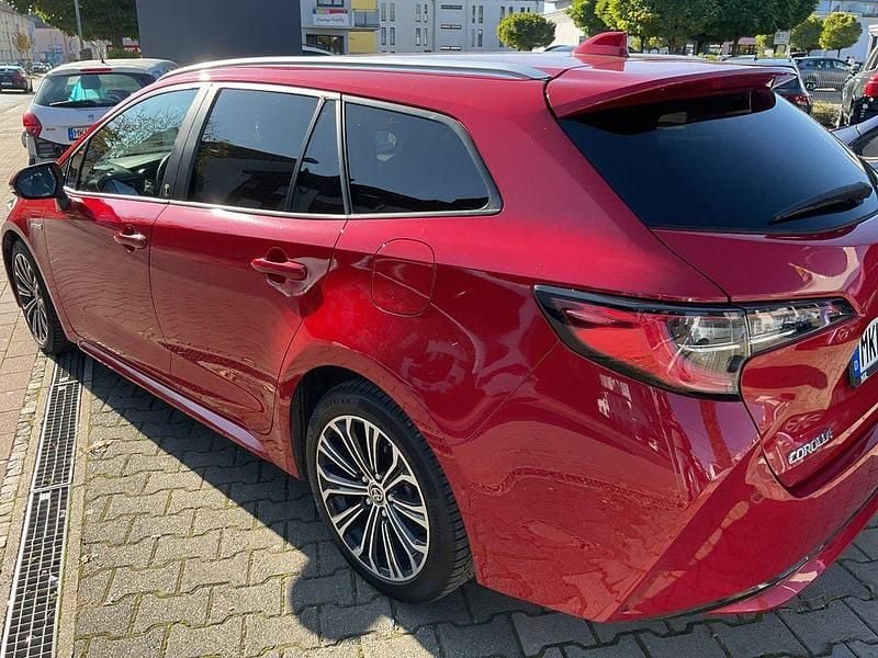 Gebraucht Toyota Corolla Team 98 PS (72 kW) 2022 Rot Kombi