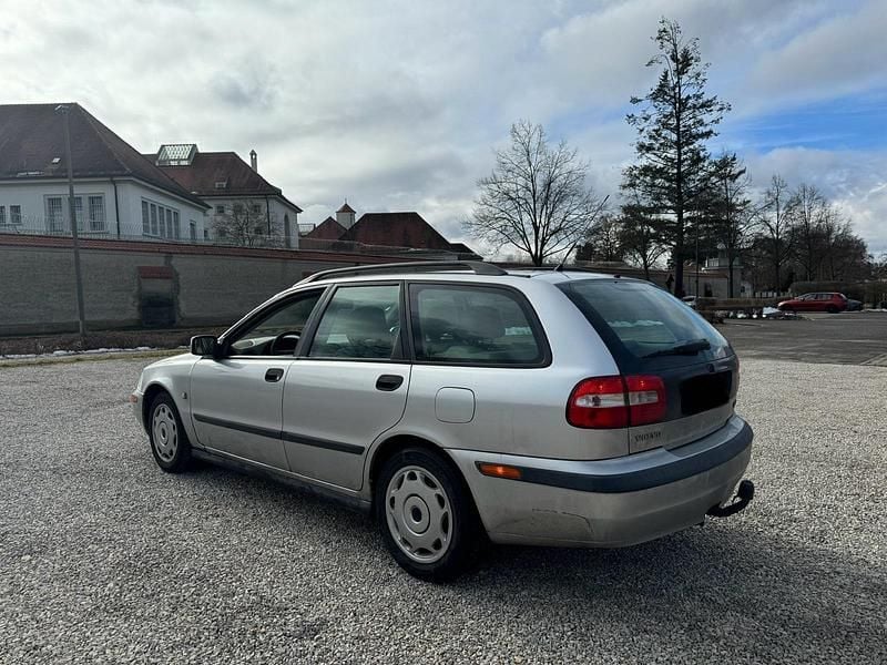 Gebraucht Volvo V40 101 PS (74 kW) 2003 Silber Kombi