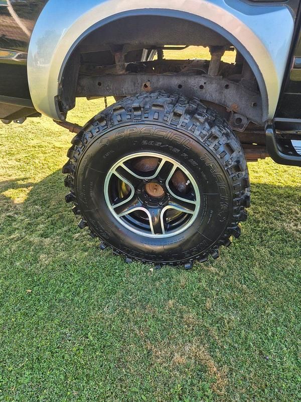 Second-hand Nissan Frontier 133 CP (97 kW) 2011 Negru Pickup
