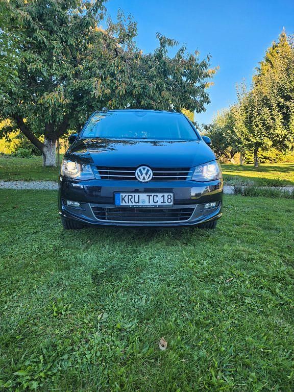 Schwarz Gebraucht 2019 VW Sharan IQ Drive Van / Kleinbus | 29.300 € (Fairer Preis) - Bild 1/4