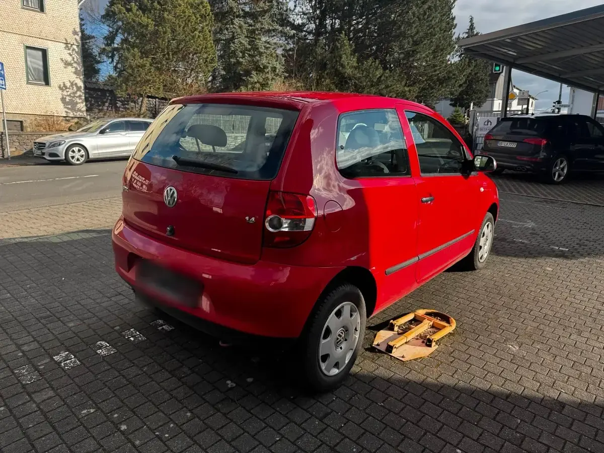 Second-hand VW Fox 75 CP (55 kW) 2005 Roșu Hatchback
