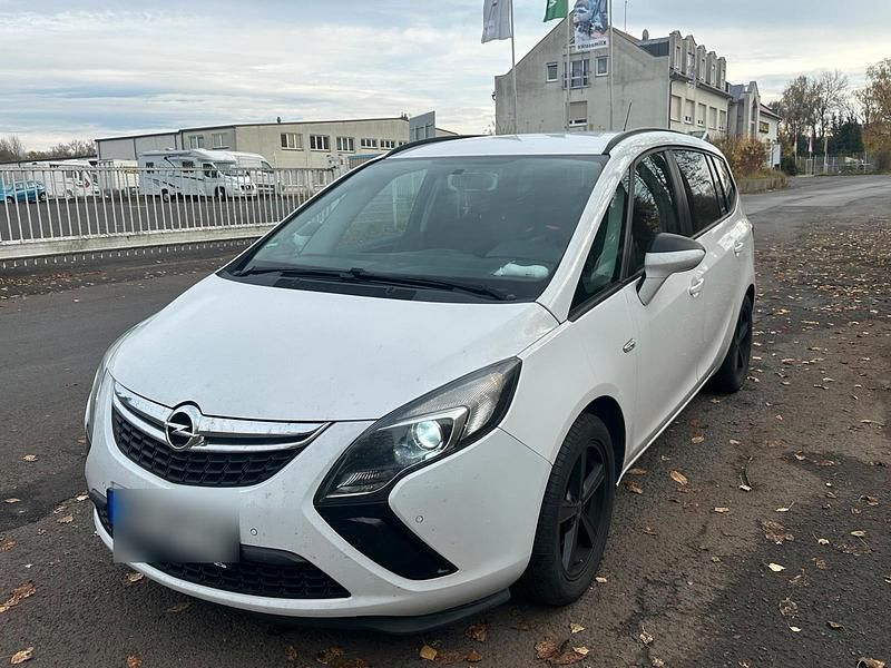Weiß Gebraucht 2014 Opel Zafira Tourer Van / Kleinbus | 5.700 € (Fairer Preis) - Bild 1/4