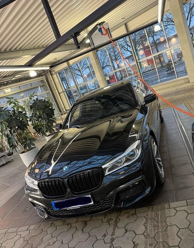 Schwarz Gebraucht 2016 BMW 740 M Sport Limousine | 27.500 € (Fairer Preis) - Bild 1/4