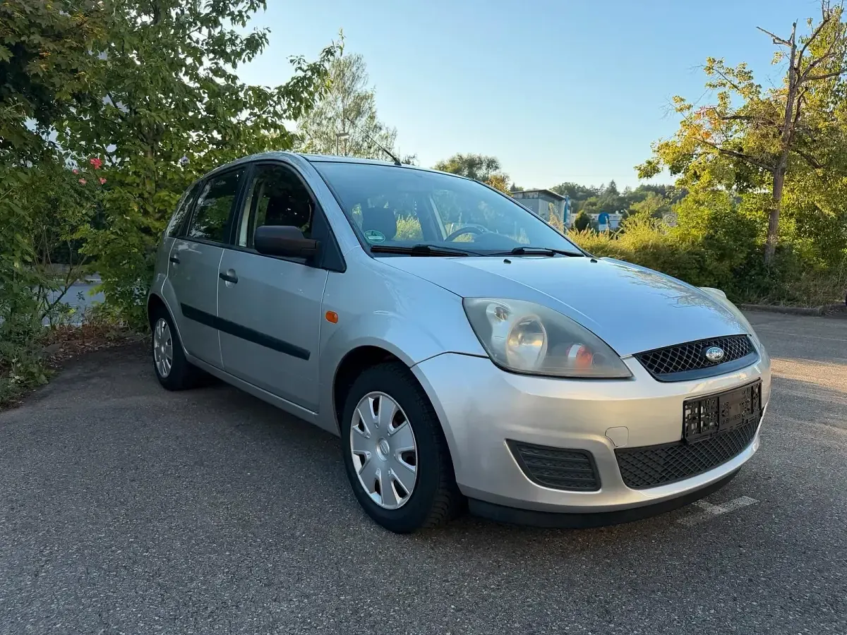 Gebraucht Ford Fiesta 60 PS (44 kW) 2007 Silber Kleinwagen