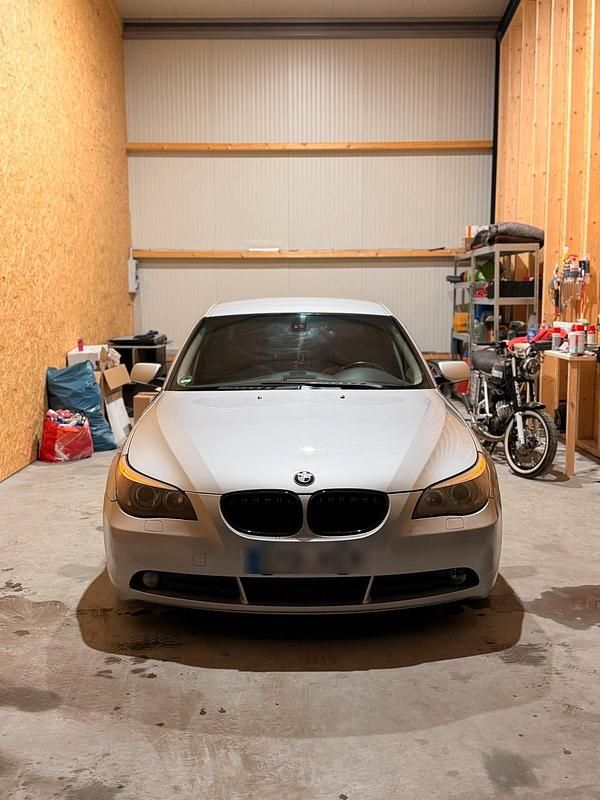 Gebraucht BMW 520 170 PS (125 kW) 2004 Silber Limousine