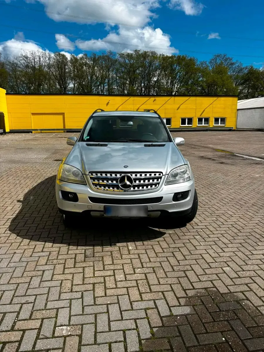 Gebraucht Mercedes ML320 224 PS (164 kW) 2006 Silber SUV