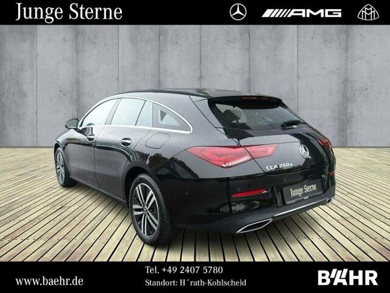 Gebraucht Mercedes CLA250e Shooting Brake 160 PS (117 kW) 2022 Unilack nachtschwarz Kombi
