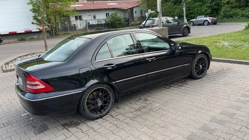 Schwarz Gebraucht 2001 Mercedes C320 Limousine | 2.999 € (Fairer Preis) - Bild 1/4