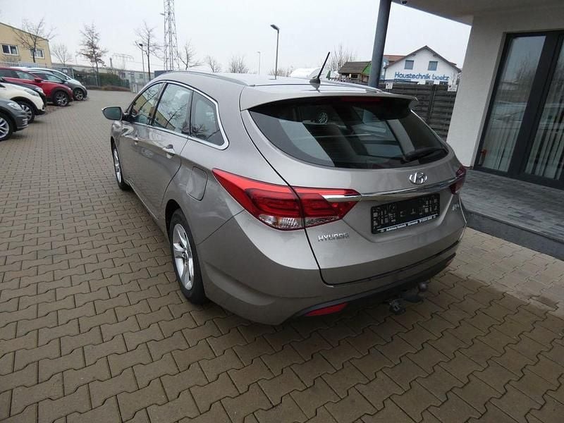 Gebraucht Hyundai i40 Classic 135 PS (99 kW) 2017 Grau Kombi