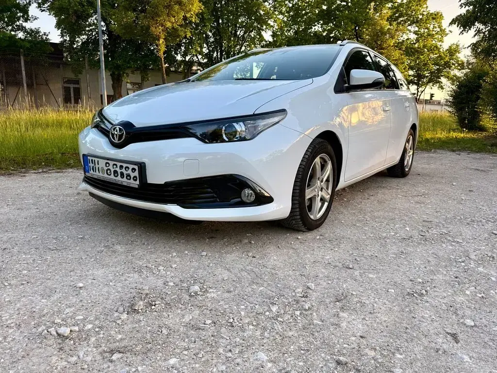 Gebraucht Toyota Auris 116 PS (85 kW) 2019 Weiß Kleinwagen