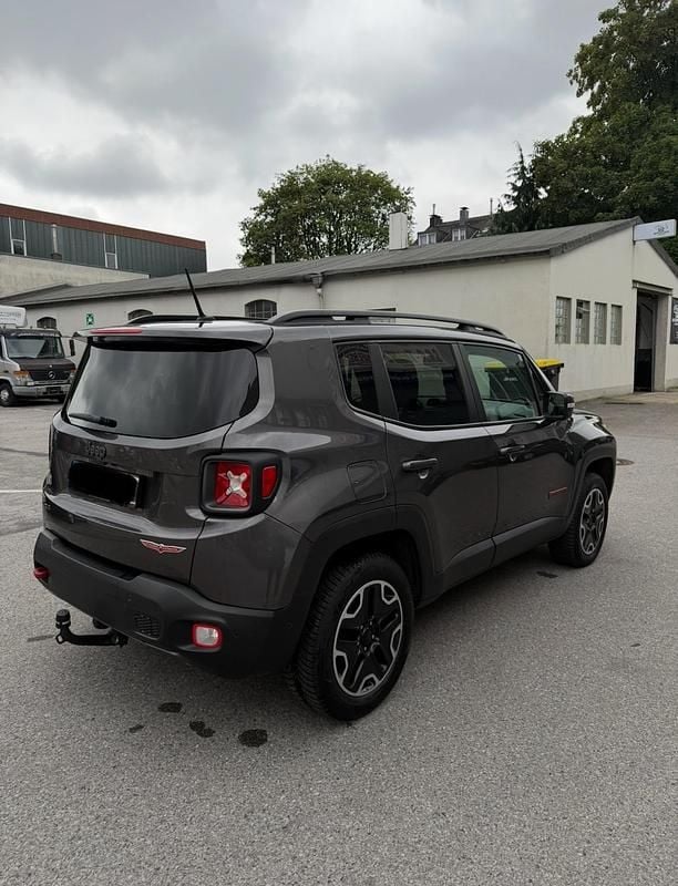 Grau Gebraucht 2017 Jeep Renegade Trailhawk SUV | 14.850 € (Guter Preis) - Bild 1/4