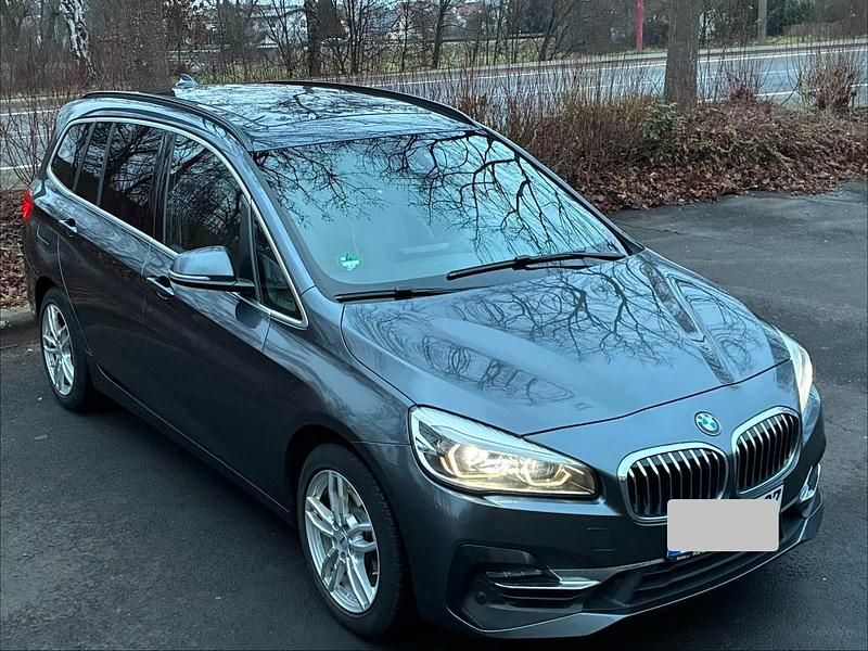Gebraucht BMW 220 Gran Tourer Luxury Line 190 PS (139 kW) 2018 Silber Van / Kleinbus