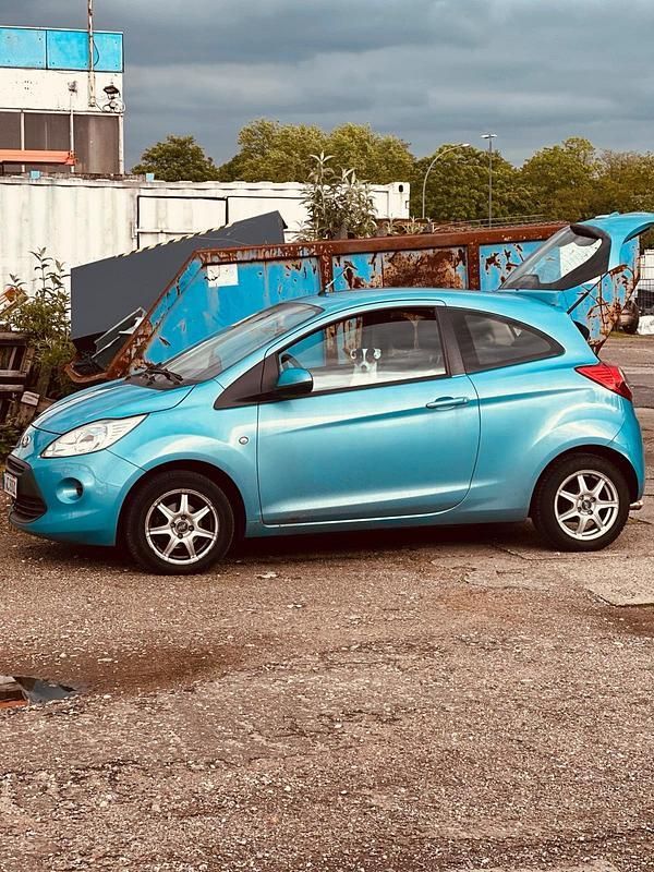Blau Gebraucht 2014 Ford Ka Kleinwagen | 3.000 € (Superpreis) - Bild 1/4