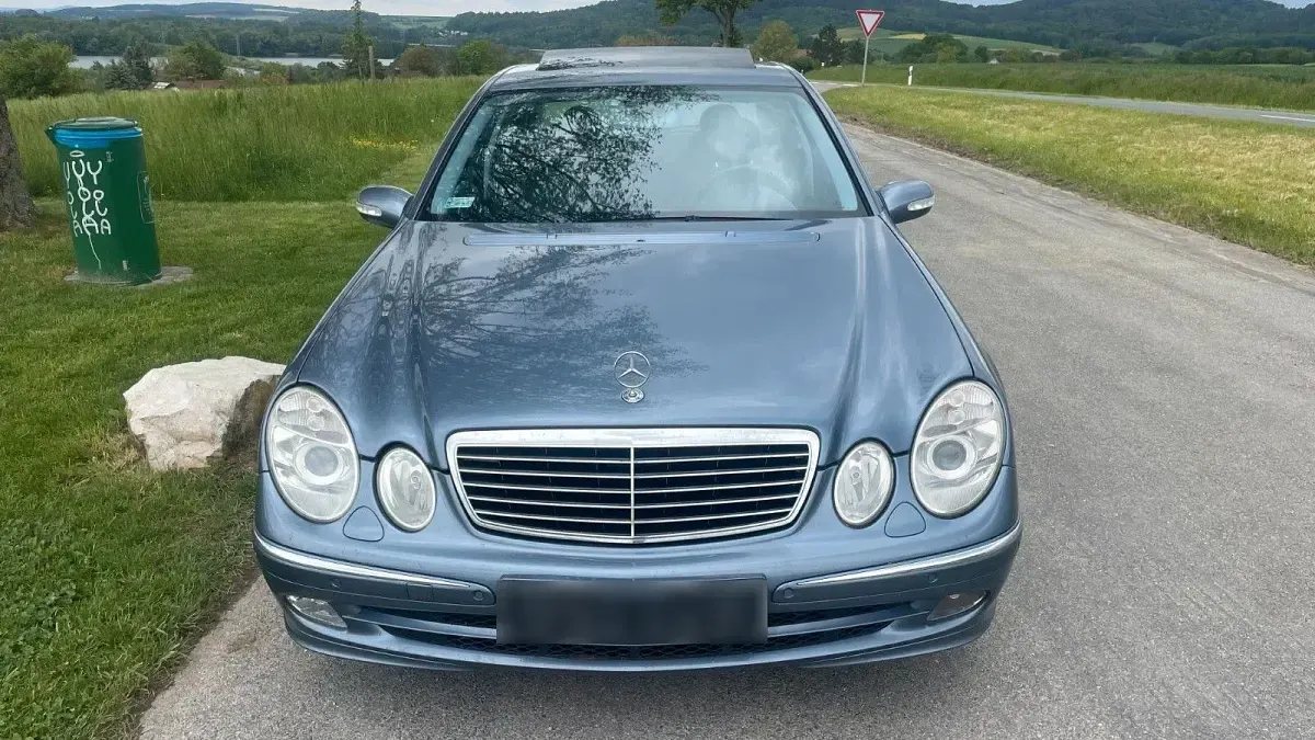 Gebraucht Mercedes E220 Avantgarde 150 PS (110 kW) 2002 Silber Limousine