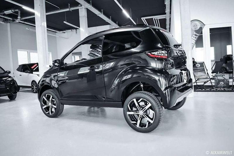 Uusi Aixam Crossover Premium Premium 2026 Musta
