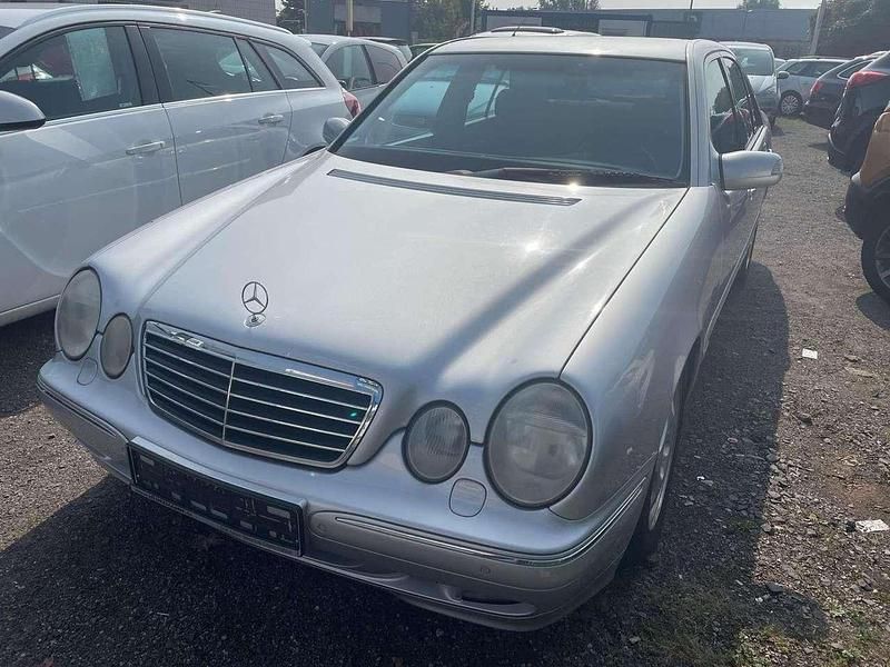 Gebraucht Mercedes E320 Avantgarde 224 PS (164 kW) 2000 Silber Limousine