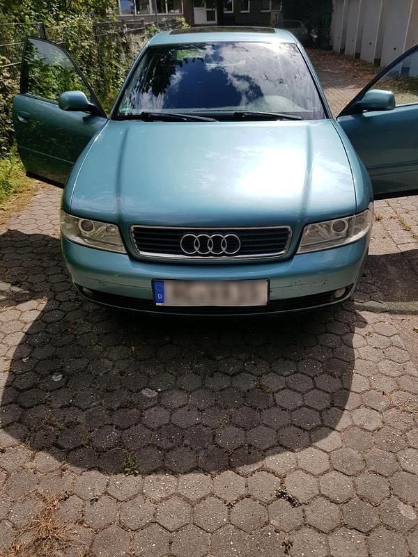 Grün Gebraucht 2000 Audi A4 Limousine | 1.100 € (Superpreis) - Bild 1/4