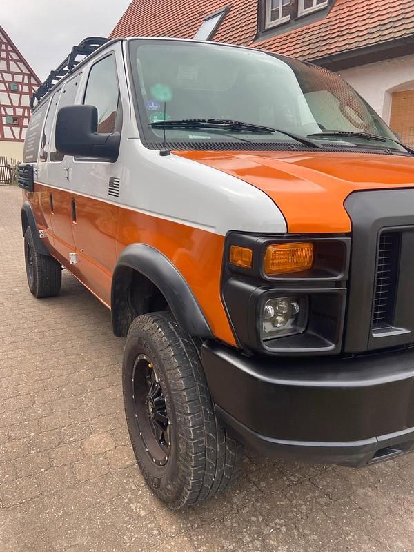 Gebraucht Ford V8 270 PS (198 kW) 2010 Weiß Van / Kleinbus