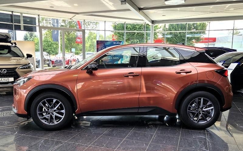 Neu Lexus LBX 136 PS (100 kW) 2025 Rot SUV