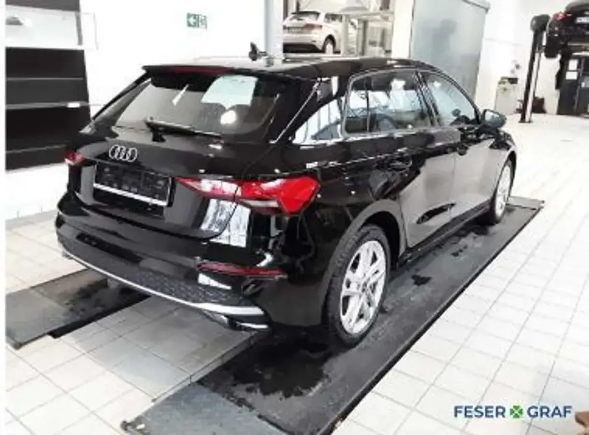 Gebraucht Audi A3 116 PS (85 kW) 2025 Brillantschwarz Limousine