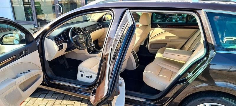 Gebraucht Skoda Superb Elegance 170 PS (125 kW) 2012 Schwarz Kombi