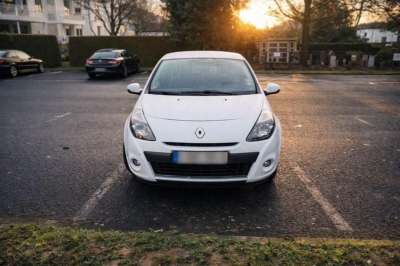Gebraucht Renault Clio III 75 PS (55 kW) 2009 Weiß Kleinwagen