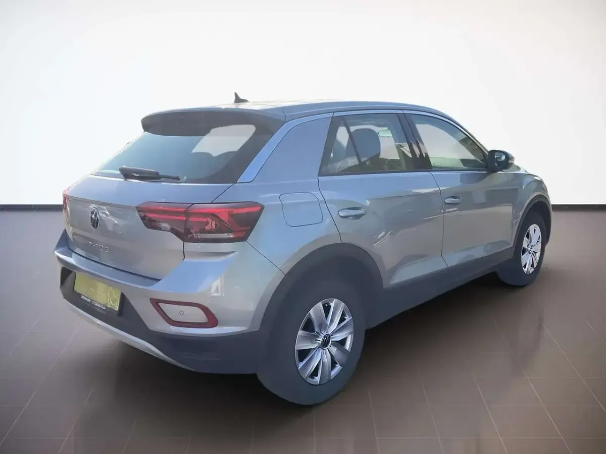 Gebraucht VW T-Roc Basis 116 PS (85 kW) 2024 Pyritsilber SUV