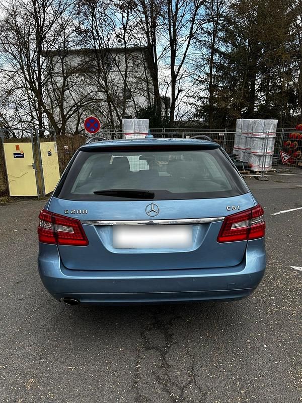 Gebraucht Mercedes E200 183 PS (134 kW) 2010 Blau Kombi