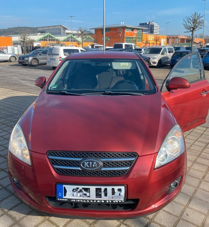 Rot Gebraucht 2009 Kia Ceed 4 Kleinwagen | 3.750 € (Fairer Preis) - Bild 1/4