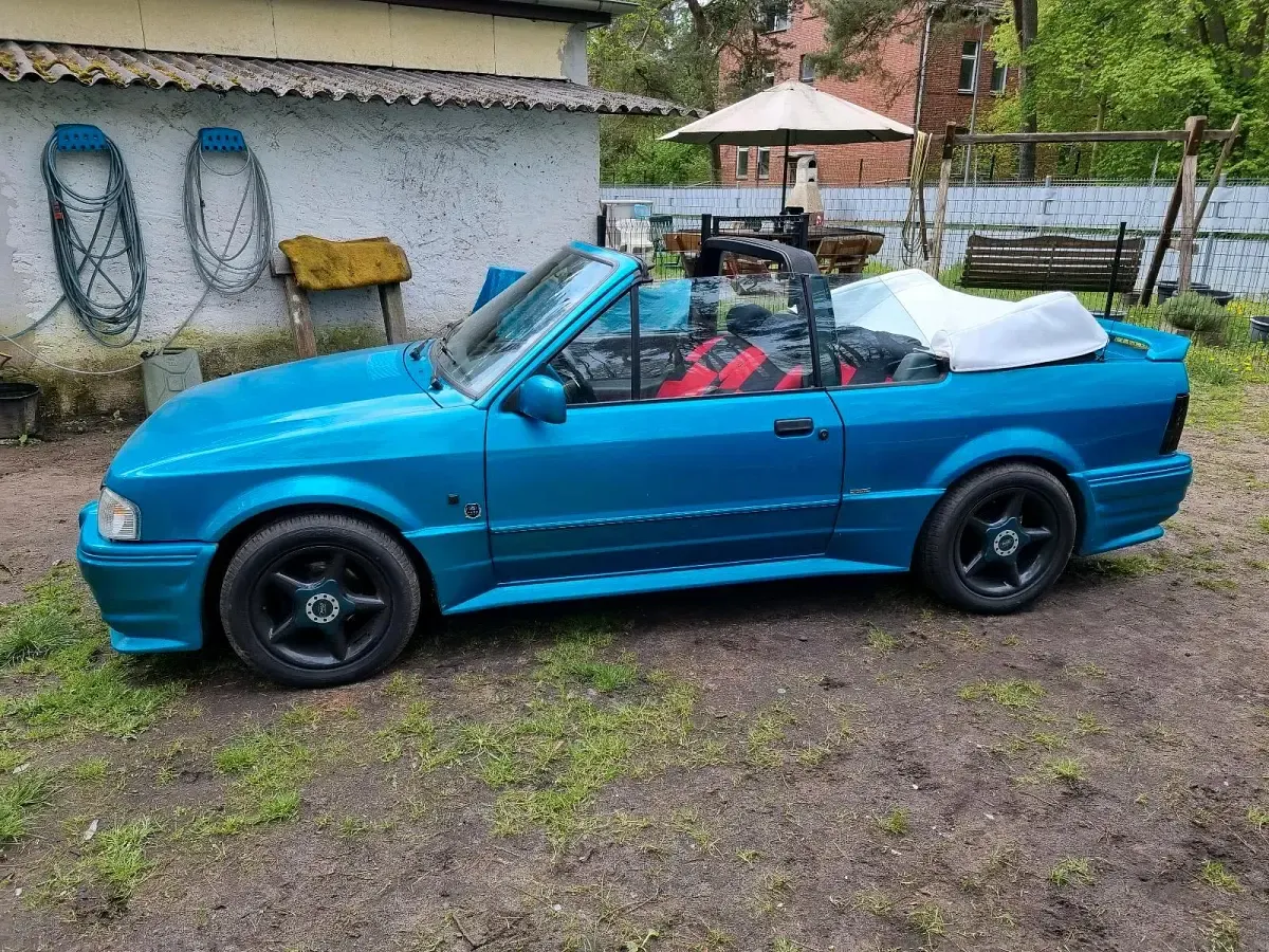 Gebraucht Ford Escort Cabriolet 102 PS (75 kW) 1989 Blau Cabrio