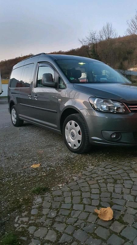 Grau Gebraucht 2011 VW Caddy Maxi Van / Kleinbus | 12.950 € (Teuer) - Bild 1/4