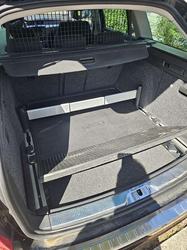 Gebraucht Skoda Superb Exclusive 140 PS (102 kW) 2013 Schwarz Kombi