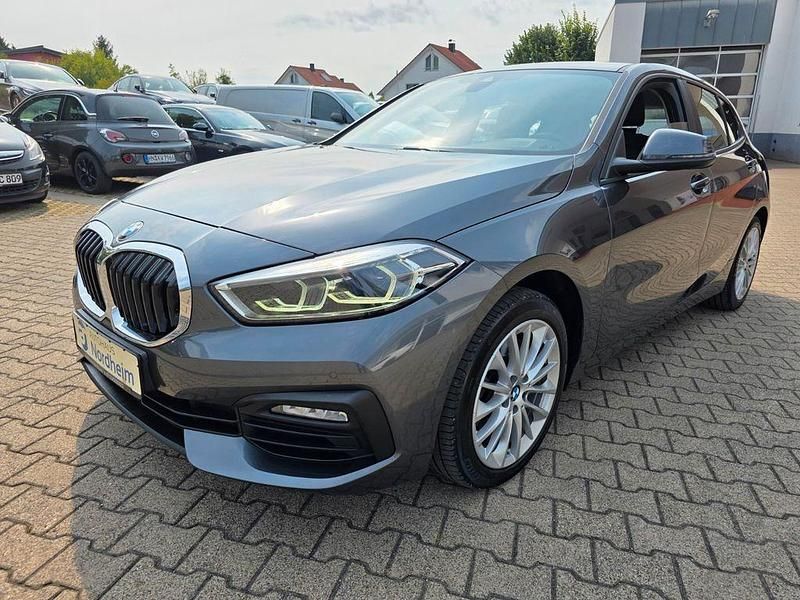 Mineralgrau Gebraucht 2020 BMW 120 Advantage Kleinwagen | 19.990 € (Fairer Preis) - Bild 1/4