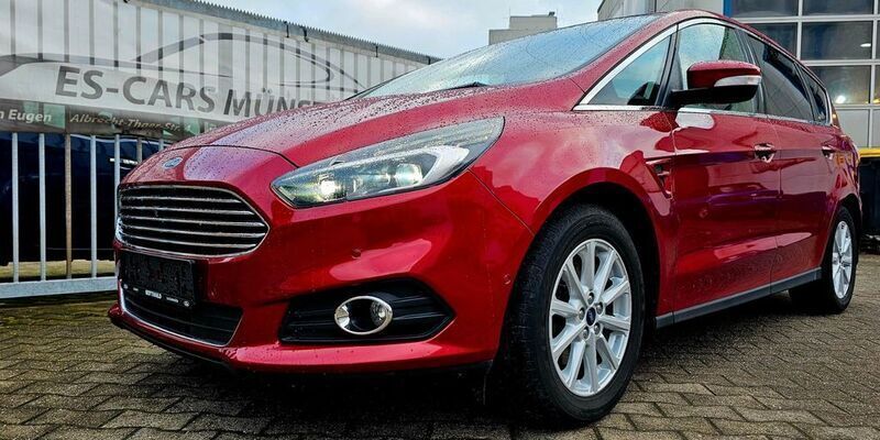 Rubyrot (metallic) Gebraucht 2018 Ford S-MAX Titanium Van / Kleinbus | 16.499 € (Fairer Preis) - Bild 1/4