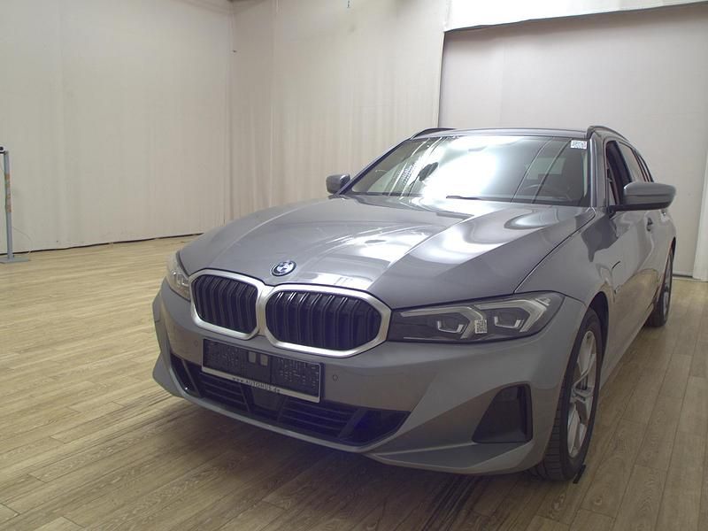 Gebraucht BMW 320e 163 PS (119 kW) 2022 Grau Kombi
