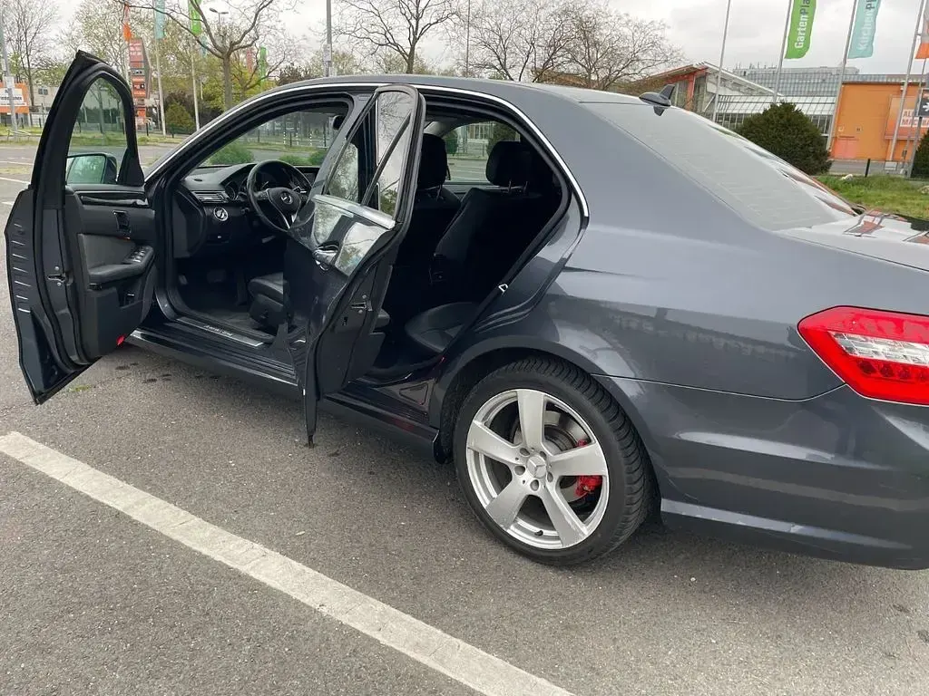 Gebraucht Mercedes E250 Avantgarde 204 PS (150 kW) 2012 Kombi