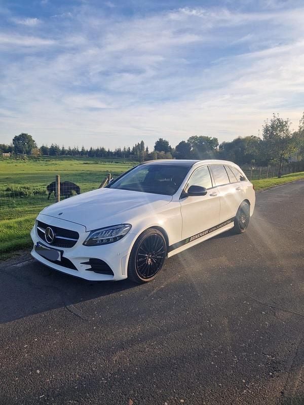 Weiß Gebraucht 2023 Mercedes C300 Kombi | 32.360 € (Superpreis) - Bild 1/4