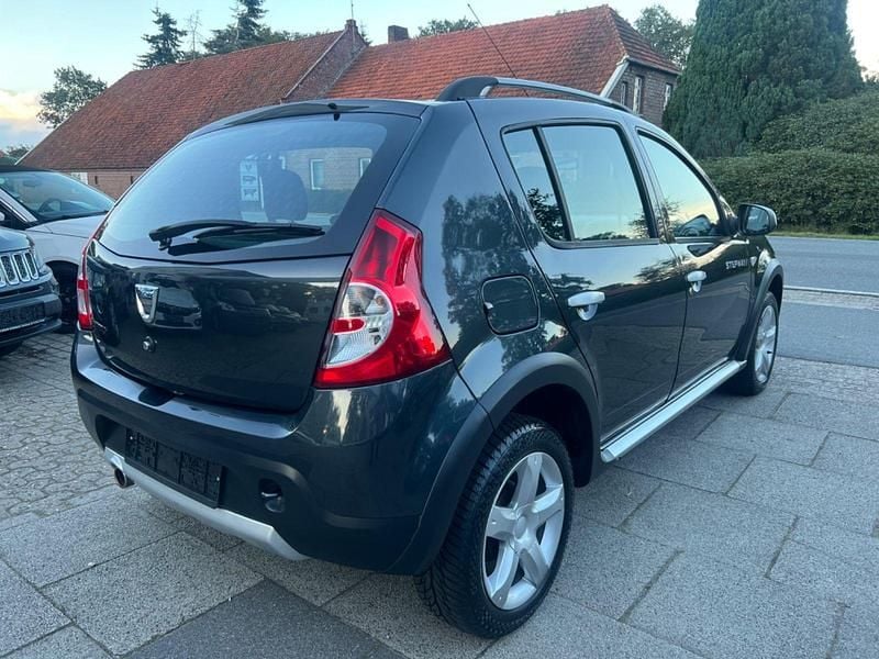 Gebraucht Dacia Sandero Stepway 84 PS (61 kW) 2012 Grau Kleinwagen