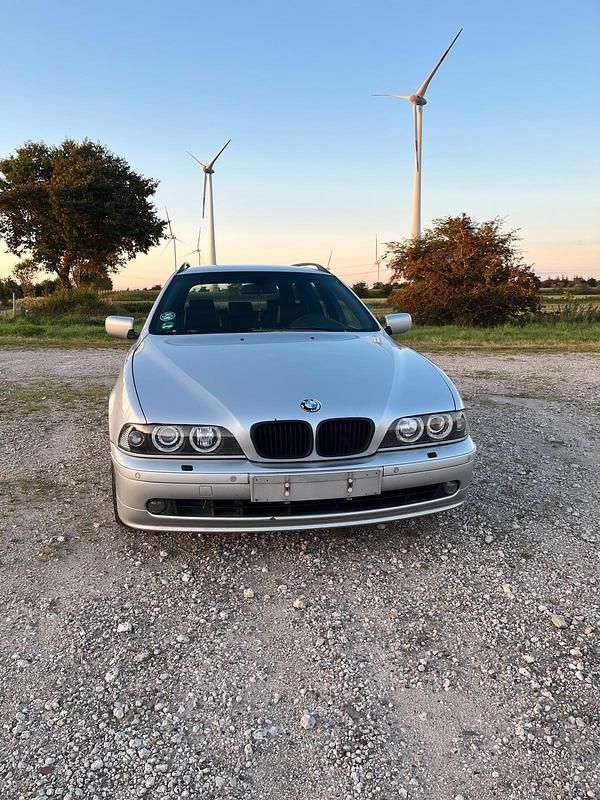 Grau Gebraucht 2002 BMW 530 Kombi | 2.200 € (Fairer Preis) - Bild 1/4