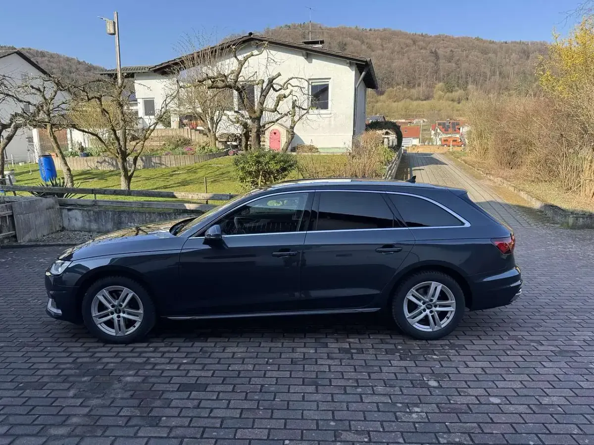Gebraucht Audi A4 Ambiente 136 PS (100 kW) 2022 Grau Kombi