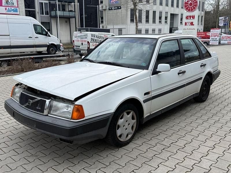 Gebraucht Volvo 440 90 PS (66 kW) 1992 Weiß Kleinwagen