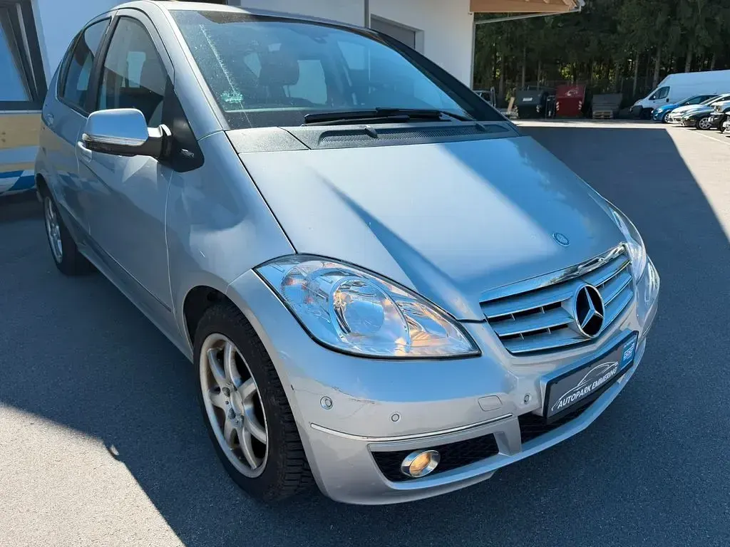 Gebraucht Mercedes A180 116 PS (85 kW) 2010 Silber Limousine