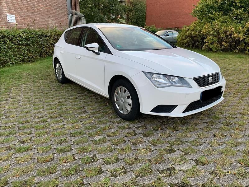 Weiß Gebraucht 2013 Seat Leon Style Kleinwagen | 5.150 € (Fairer Preis) - Bild 1/4