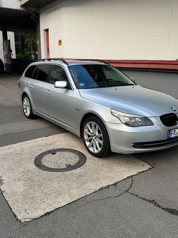 Grau Gebraucht 2007 BMW 530 Limousine | 3.700 € (Guter Preis) - Bild 1/4